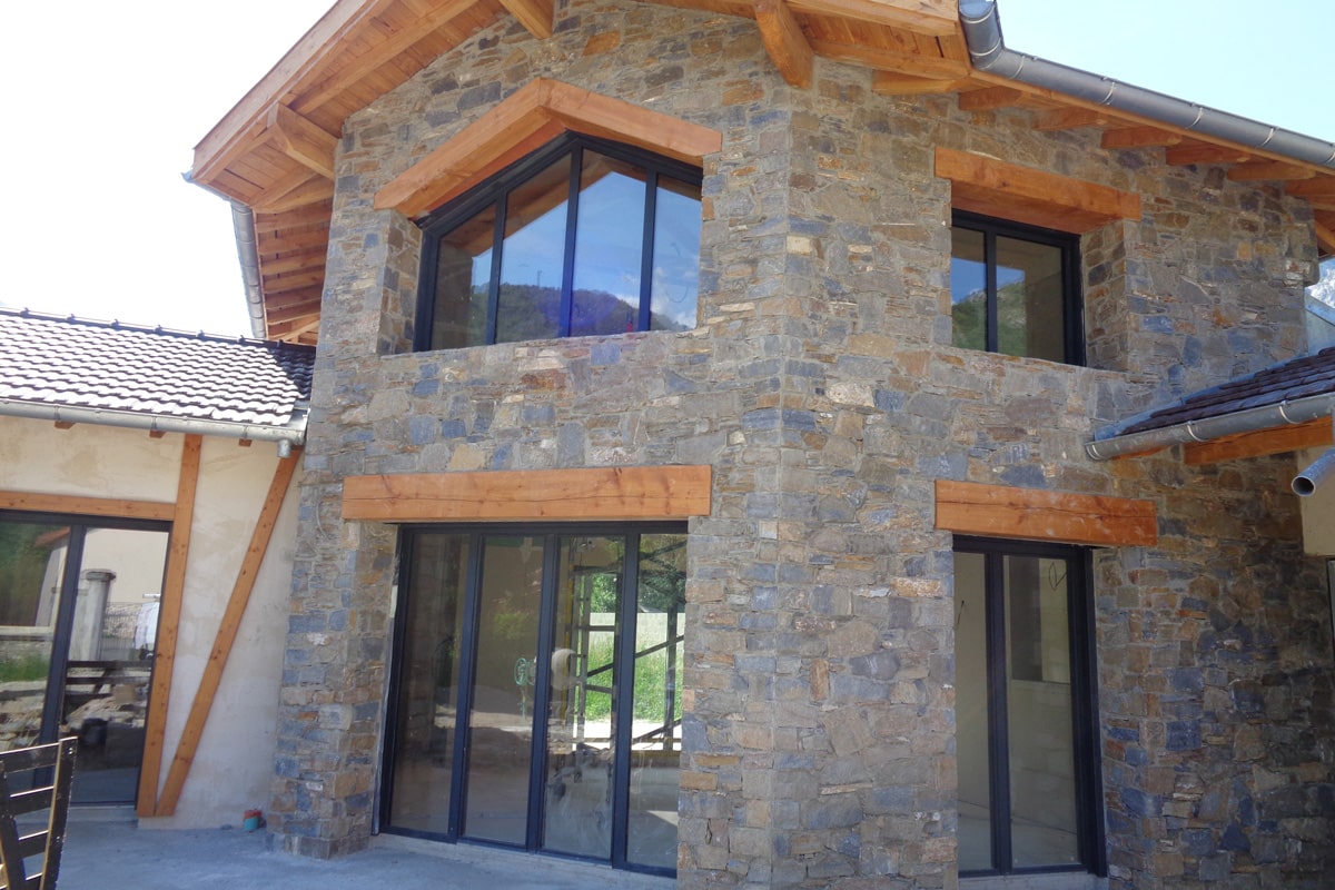 Maçonnerie pierres construction maison individuelle