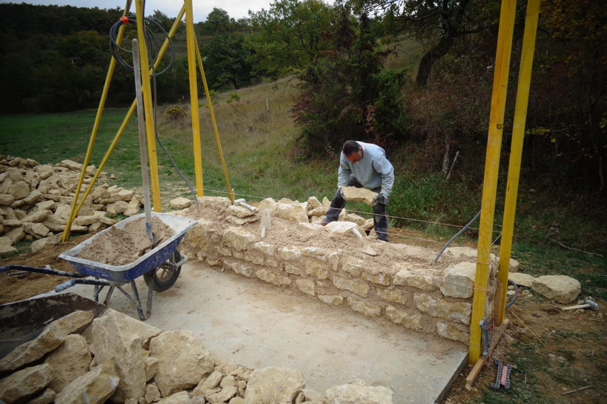 rénovation bâtiment construction mur pierre